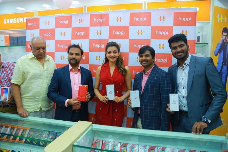 Kajal-Launches-Happi-Mobile-Store-In-Hanamkonda-06