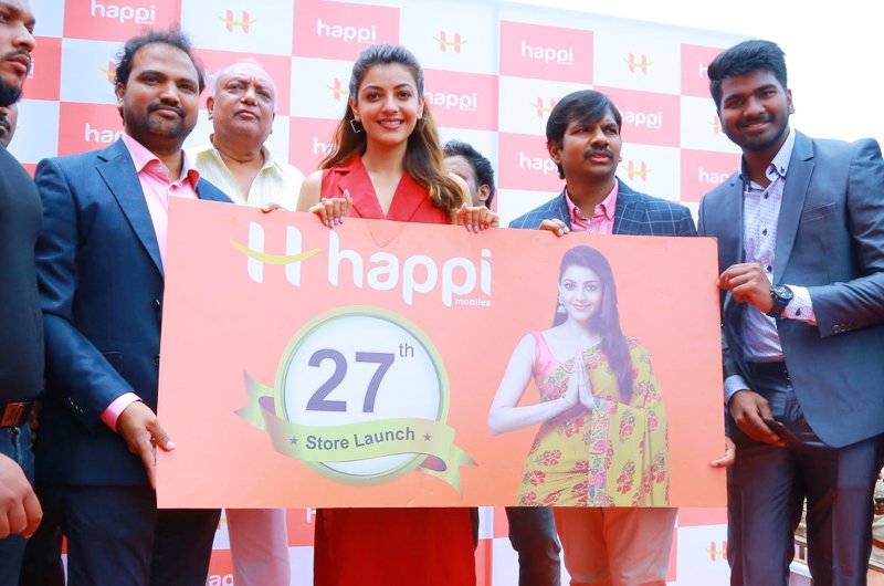 Kajal-Launches-Happi-Mobile-Store-In-Hanamkonda-10