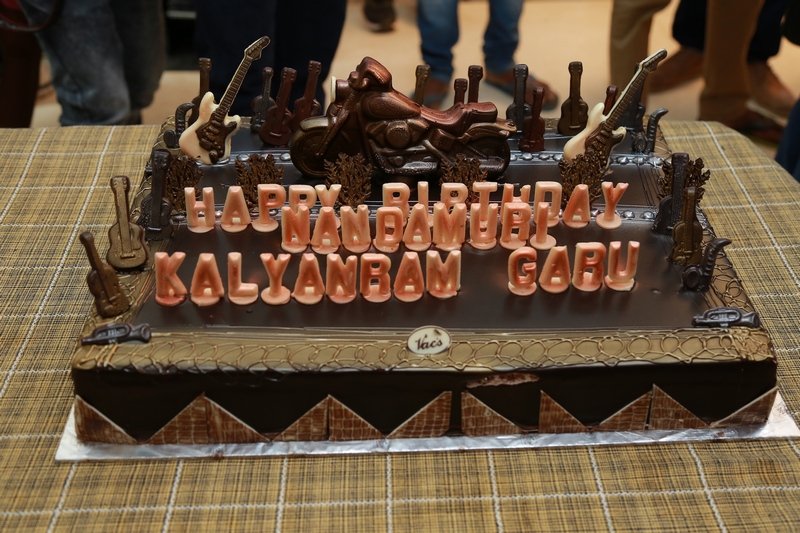 Kalyan-Ram-Birthday-Celebrations-at-NKR-16-Sets-03