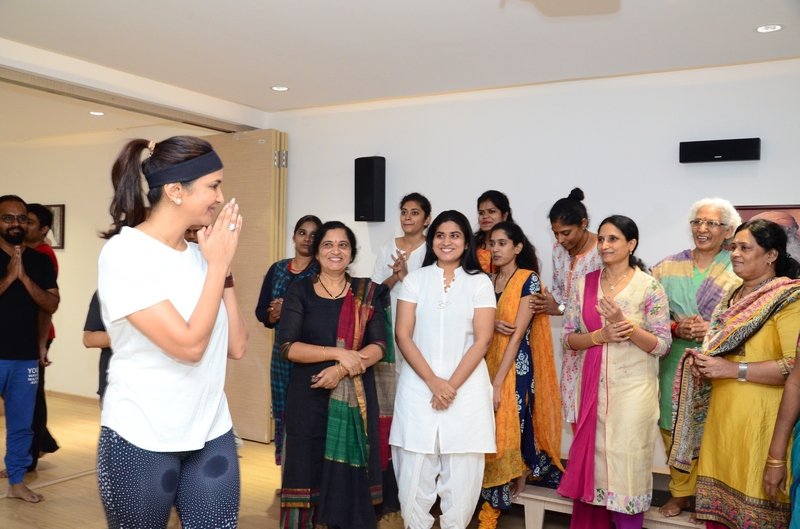 Lakshmi-Manchu-At-Hatam-Yoga-Studio-02