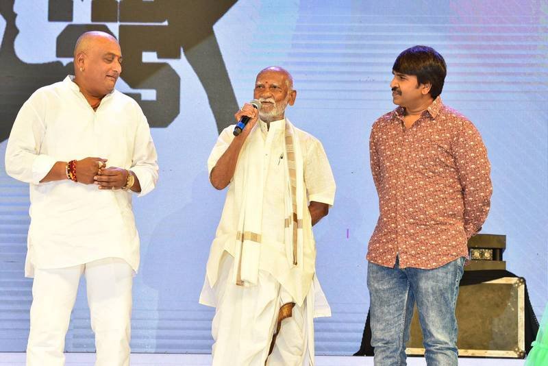 Maharshi-Movie-Vijayotsavam-Function-08