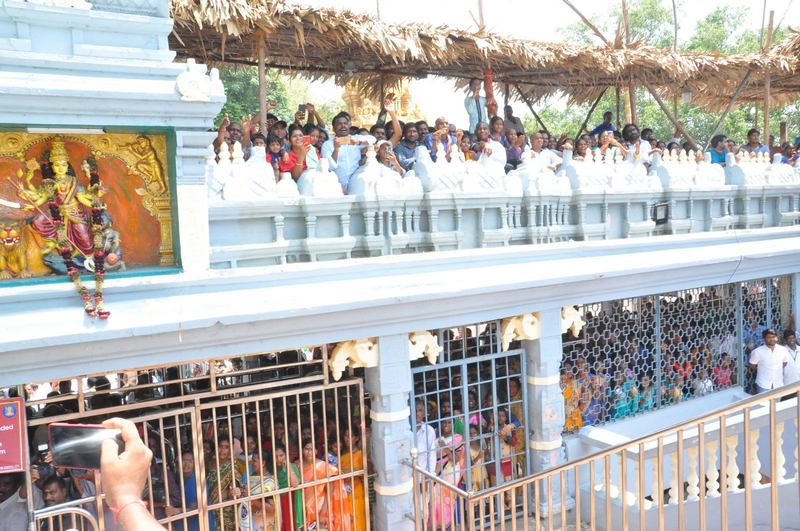 Mahesh Babu At Vijayawada Durgamma Temple