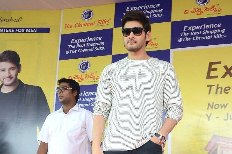 Mahesh-Babu-Launches-The-Chennai-Silks-At-Kukatpally-05