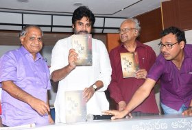 Mana-Cinemalu-Book-Launch-by-Pawan-Kalyan-06