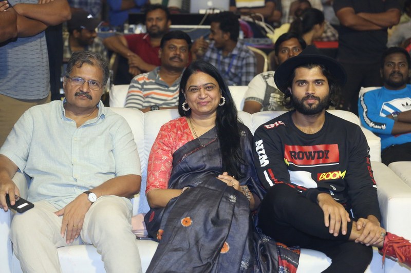 Meeku-Maathrame-Cheptha-Movie-Pre-Release-Event-03