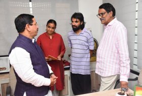 Minister-Pralhad-Joshi-Meets-Ashwini-Dutt-07