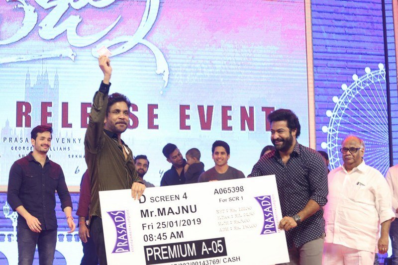 Mr-Majnu-Movie-Pre-Release-Event-09