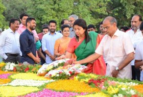 NTR-Family-Members-Pay-Tribute-at-NTR-Ghat-03