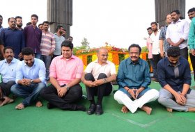 NTR-Family-Members-Pay-Tribute-at-NTR-Ghat-06