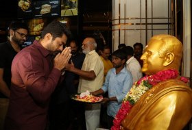 NTR-Mahanayakudu-Premiere-at-AMB-Mall-04