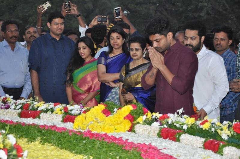 Nandamuri-Family-at-NTR-Ghat-05