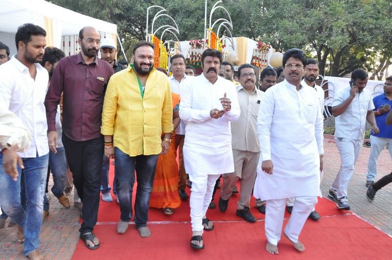 Nandamuri-Family-at-NTR-Ghat-08