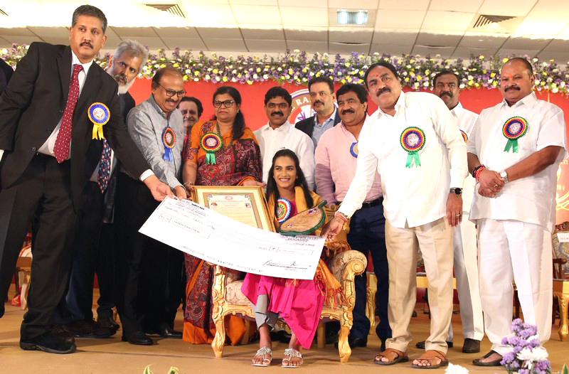 Photo 1of 9 | PV Sindhu honoured with Visishta Puraskaaram | PV-Sindhu-Felicitated-by-Dr-Ramineni-Foundation-Pics-01 | PV Sindhu Records