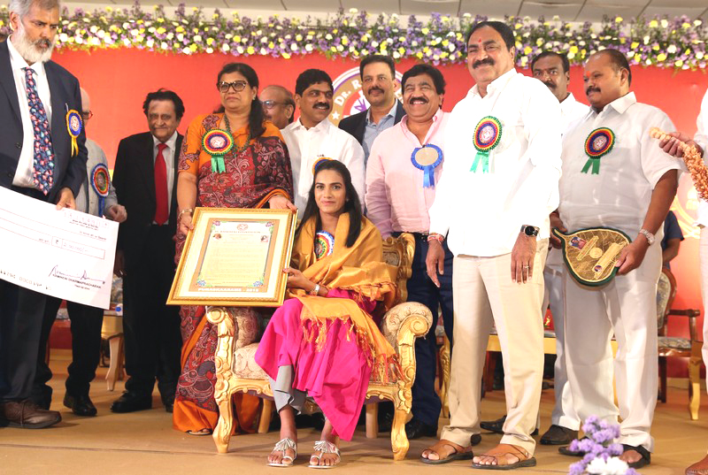 PV-Sindhu-Felicitated-by-Dr-Ramineni-Foundation-Pics-09 | Photo 1of 9 | Badminton Champion PV Sindhu | Gorati felicitated by Ramineni Foundation