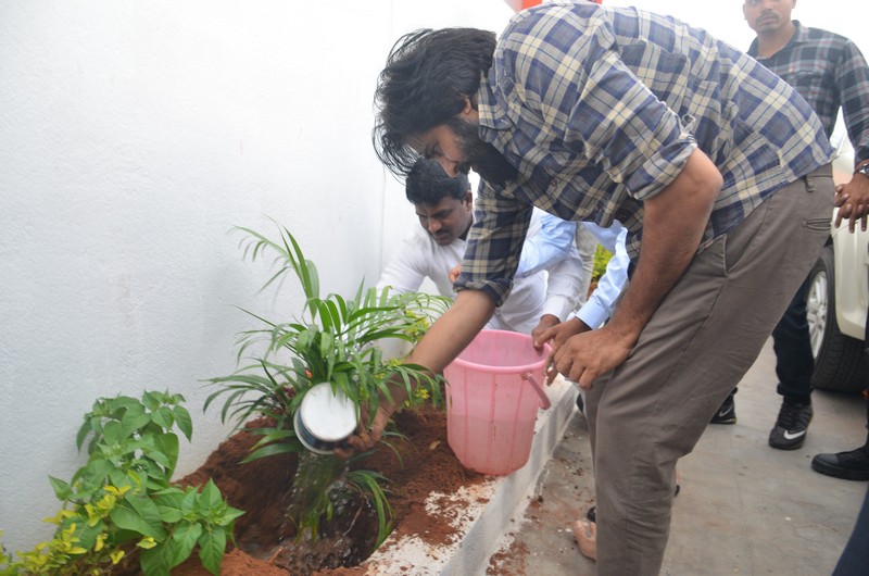 Pawan-Kalyan-Accepts-Haritha-Haram-Challenge-Photos-08