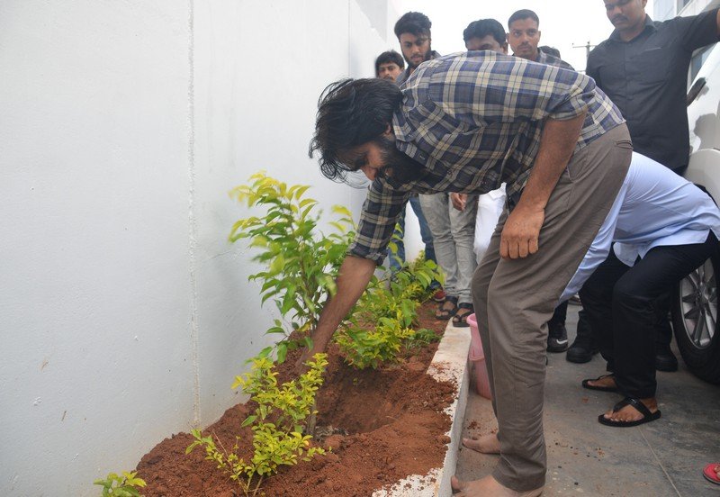 Pawan-Kalyan-Accepts-Haritha-Haram-Challenge-Photos-03