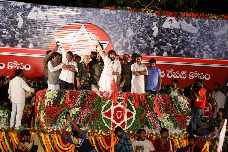 Pawan-Kalyan-Janasena-Kavathu-at-Dowleswaram-07