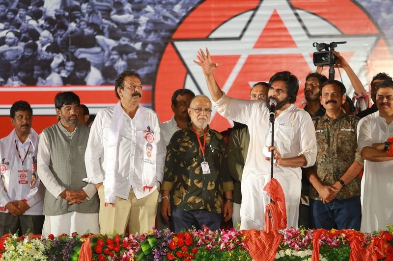 Pawan-Kalyan-Janasena-Kavathu-at-Dowleswaram-09