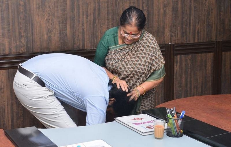 Pawan-Kalyan-Mother-Donates-Fund-For-Janasena-03