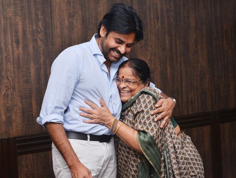 Pawan-Kalyan-Mother-Donates-Fund-For-Janasena-08