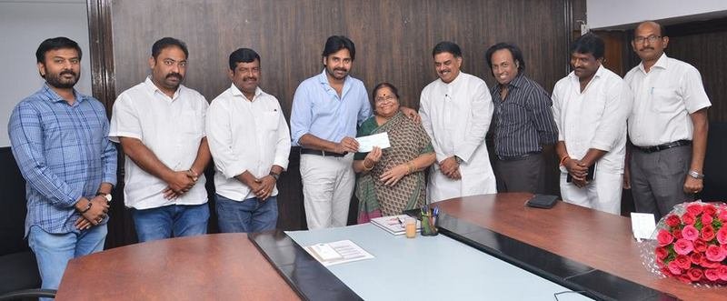 Pawan-Kalyan-Mother-Donates-Fund-For-Janasena-11