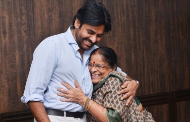 Pawan-Kalyan-Mother-Donates-Fund-For-Janasena-08