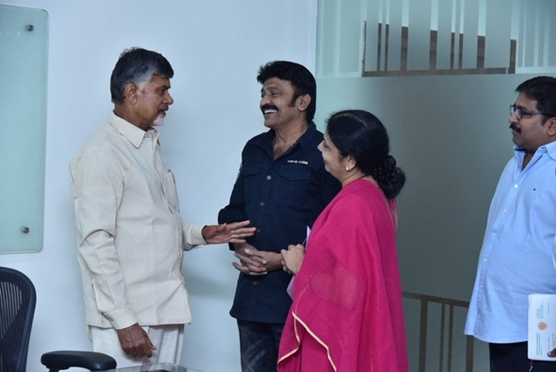 Rajasekhar-Jeevitha-Donates-Titli-Cyclone-Victims-04