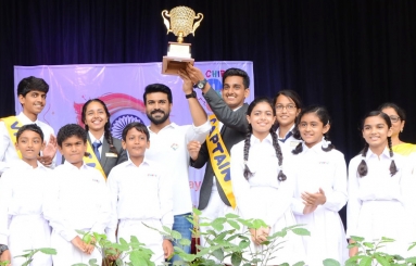 Ram-Charan-Celebrates-Independence-Day-In-Chirec-School-01