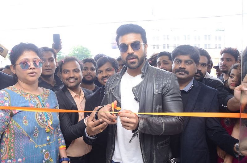 Ram-Charan-Launches-Happi-Mobiles-Store-04