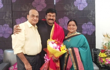 Roja-Ramani-And-Chakrapani-Wishes-Chiranjeevi-06