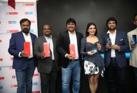 Samantha-Launches-OnePlus-Mobile-At-Big-C-07