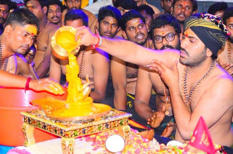 Sharwanand-Conduct-Ayyappa-Swamy-Pooja-At-Film-Nagar-Temple-01