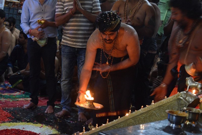 Sharwanand-Conduct-Ayyappa-Swamy-Pooja-At-Film-Nagar-Temple-11