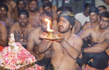Sharwanand-Conduct-Ayyappa-Swamy-Pooja-At-Film-Nagar-Temple-13