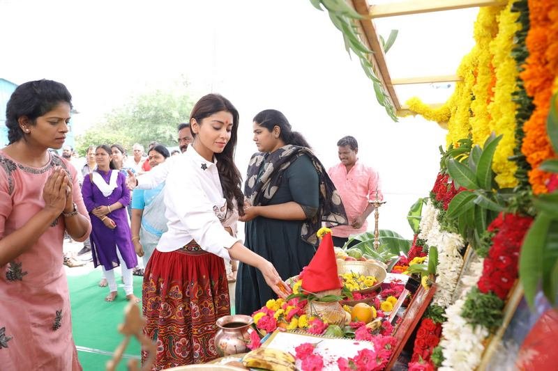 Shriya-Niharika-Film-Launch-Photos-07