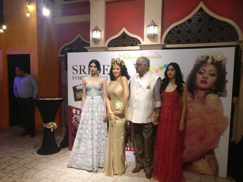 Sridevi-Wax-Statue-at-Madame-Tussauds-Photos-02