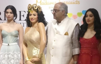 Sridevi-Wax-Statue-at-Madame-Tussauds-Photos-04