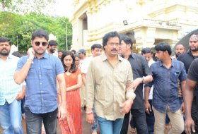 Srinivasa-Kalyanam-Movie-Team-At-Dwaraka-Tirumala-05