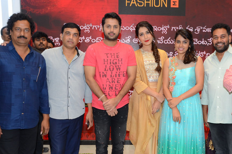 Srinivasa-Kalyanam-Team-at-KLM-Fashion-Mall-01