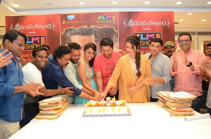 Srinivasa-Kalyanam-Team-at-KLM-Fashion-Mall-04