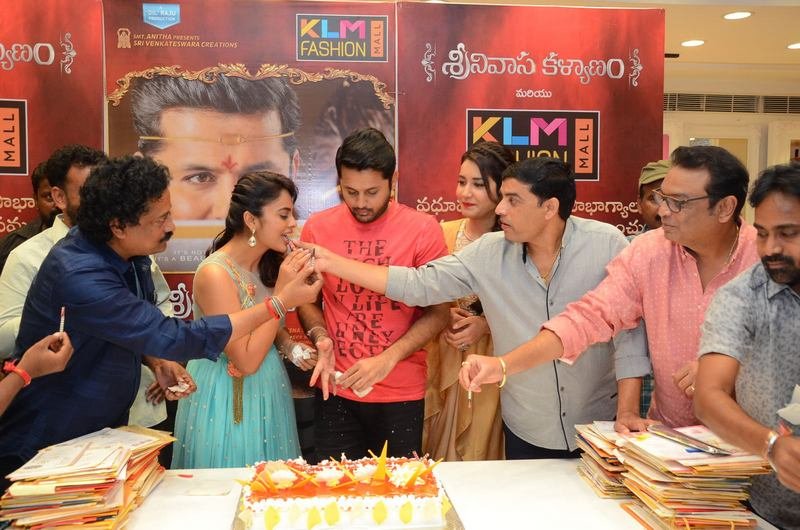 Srinivasa-Kalyanam-Team-at-KLM-Fashion-Mall-06
