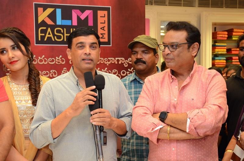Srinivasa-Kalyanam-Team-at-KLM-Fashion-Mall-08