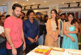 Srinivasa-Kalyanam-Team-at-KLM-Fashion-Mall-05