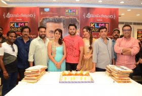 Srinivasa-Kalyanam-Team-at-KLM-Fashion-Mall-07