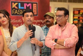 Srinivasa-Kalyanam-Team-at-KLM-Fashion-Mall-08