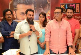 Srinivasa-Kalyanam-Team-at-KLM-Fashion-Mall-09