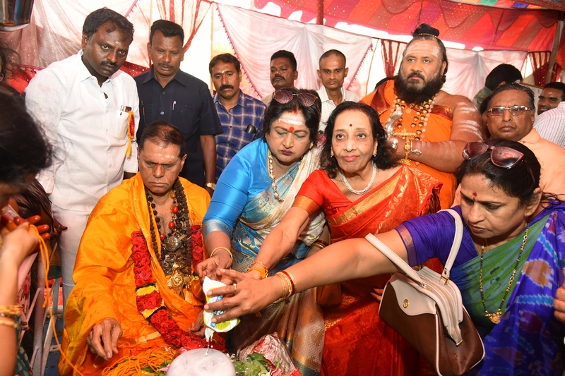 TSR Honors Saroja Devi With Viswanata Samragni Award