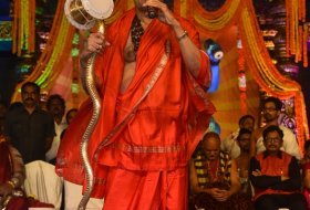 TSR-Honors-Saroja-Devi-With-Viswanata-Samragni-Award-07