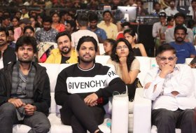 Taxiwala-Movie-Pre-Release-Event-08