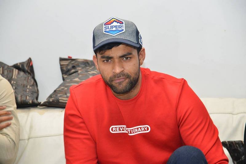 Tholi-Prema-Team-At-Vignan-College-Guntur-04